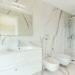 Bagno Stretto e Lungo: 7 Soluzioni su Misura per Organizzare e Arredare Senza Rinunce